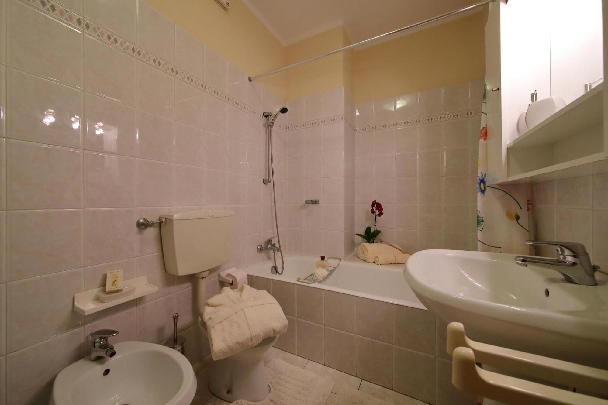 Petalo Bianco 100M From Lake - Happy Rentals بافينو المظهر الخارجي الصورة